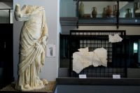 Statua ed epigrafi provenienti dall'edificio degli Augustali