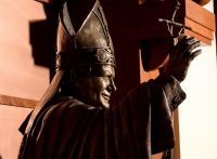 Statua in bronzo rafigurante San Giovanni Paolo II Papa (Foto GRUTTAGLIA)