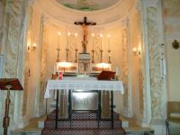 Altare della chiesa della Madonna dell'aiuto.