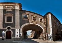 Arco San Benedetto, unisce badia grande e badia piccola del Monastero.