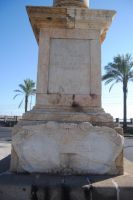 Lapide commemorativa della scampata peste. In basso si ricorda anche l'uso di faro commemorativo della Statua nel 1951, a 1700 anni dalla morte della Santa.