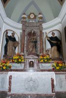 Altare laterale con due statue di Filippo Quattrocchi e la Madonna della Vittoria (o del Rosario) di Giacomo Gagini