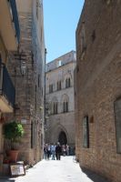 Corso Umberto , sullo sfondo la Torre dei Ventimiglia